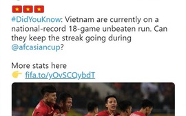 Đội tuyển Việt Nam nhận lời khích lệ trước trận ra quân